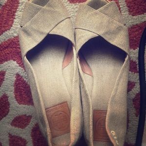 Size 8 1/2 Tory Burch wedges burlap color